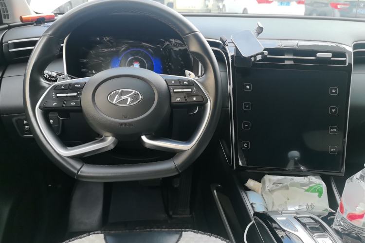 Used Hyundai Tucson 2023 Tucson L 1.5T Automatic Two-Wheel Drive DLX Luxury Edition Center Console
