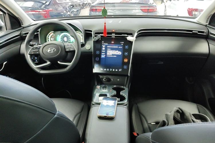 Used Hyundai Tucson 2023 Tucson L 1.5T Automatic Two-Wheel Drive DLX Luxury Edition Center Console