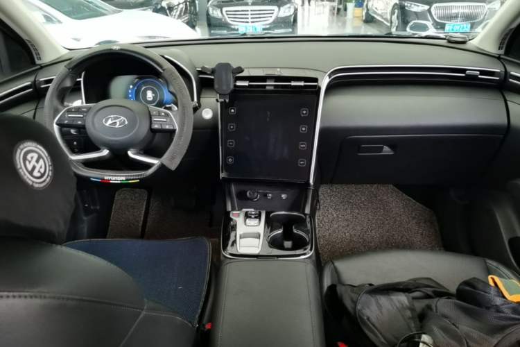 Used Hyundai Tucson 2023 Tucson L 1.5T Automatic Two-Wheel Drive DLX Luxury Edition Center Console
