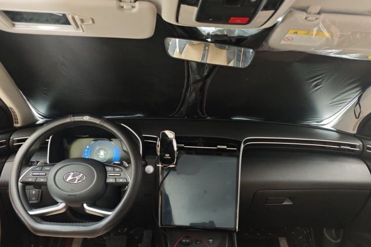 Used Hyundai Tucson 2023 Tucson L 1.5T Automatic Two-Wheel Drive DLX Luxury Edition Center Console