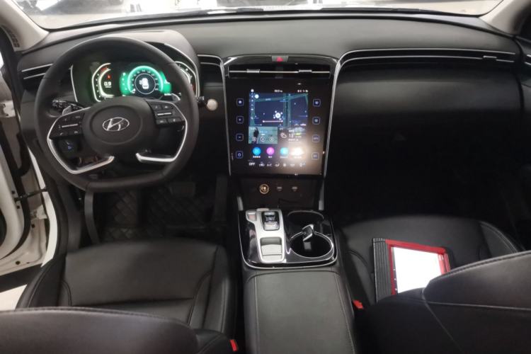 Used Hyundai Tucson 2023 Tucson L 1.5T Automatic Two-Wheel Drive DLX Luxury Edition Center Console