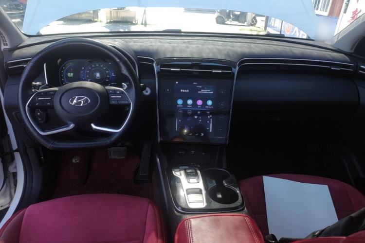 Used Hyundai Tucson 2023 Tucson L 1.5T Automatic Two-Wheel Drive GLX Elite Edition Center Console