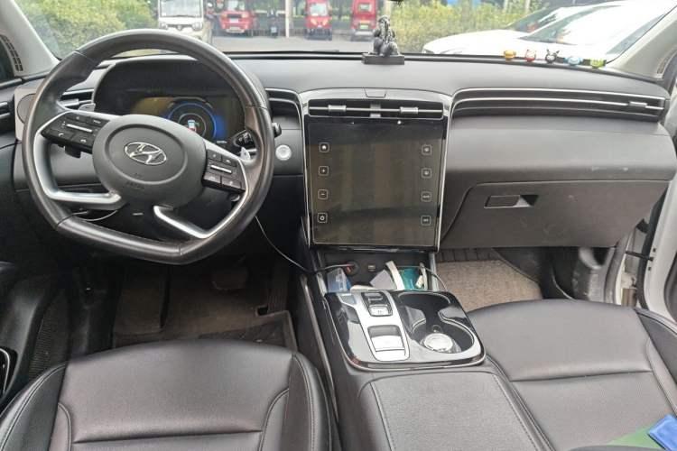 Used Hyundai Tucson 2023 Tucson L 1.5T Automatic Two-Wheel Drive DLX Luxury Edition Center Console
