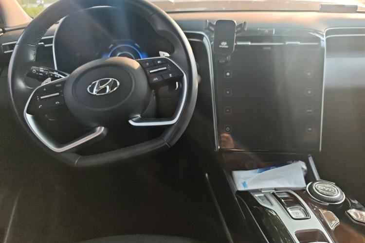Used Hyundai Tucson 2023 Tucson L 1.5T Automatic Two-Wheel Drive DLX Luxury Edition Center Console