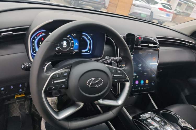 Used Hyundai Tucson 2023 Tucson L 1.5T Automatic Two-Wheel Drive DLX Luxury Edition Center Console