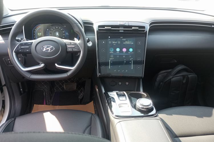 Used Hyundai Tucson 2023 Tucson L 1.5T Automatic Two-Wheel Drive GLX Elite Edition Center Console