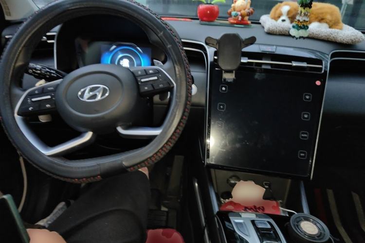 Used Hyundai Tucson 2023 Tucson L 1.5T Automatic Two-Wheel Drive GLX Elite Edition Center Console