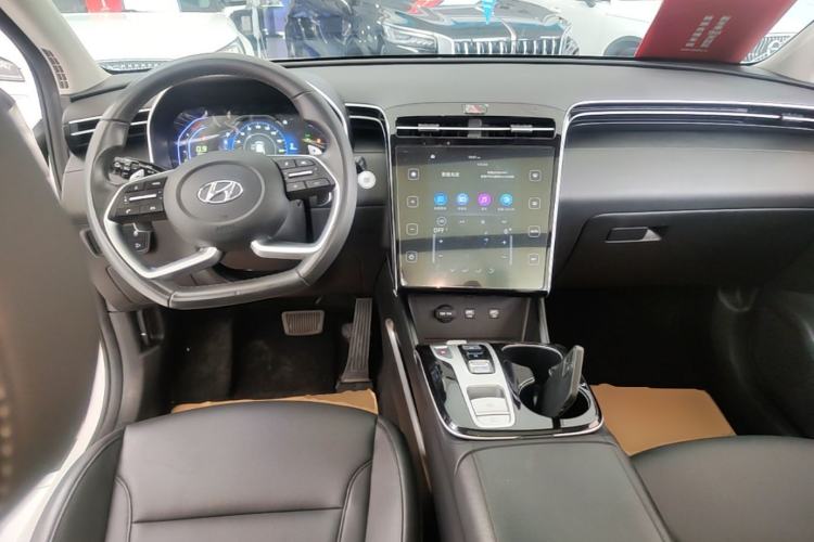 Used Hyundai Tucson 2023 Tucson L 1.5T Automatic Two-Wheel Drive GLX Elite Edition Center Console