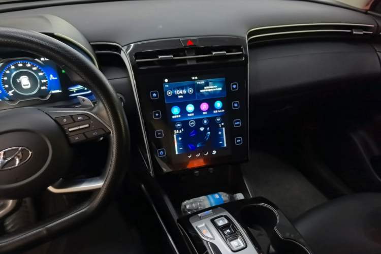 Used Hyundai Tucson 2023 Tucson L 1.5T Automatic Two-Wheel Drive GLX Elite Edition Center Console