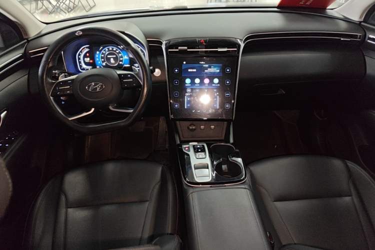 Used Hyundai Tucson 2023 Tucson L 1.5T Automatic Two-Wheel Drive GLX Elite Edition Center Console