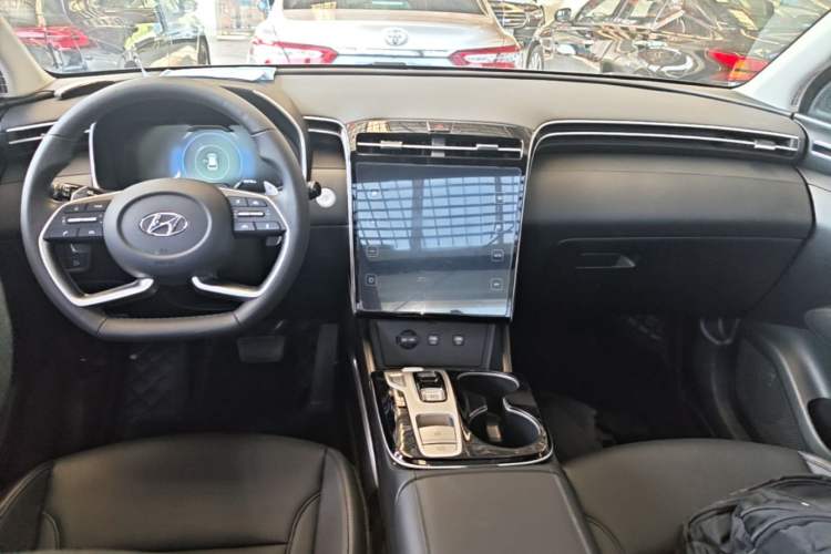 Used Hyundai Tucson 2023 Tucson L 1.5T Automatic Two-Wheel Drive DLX Luxury Edition Center Console