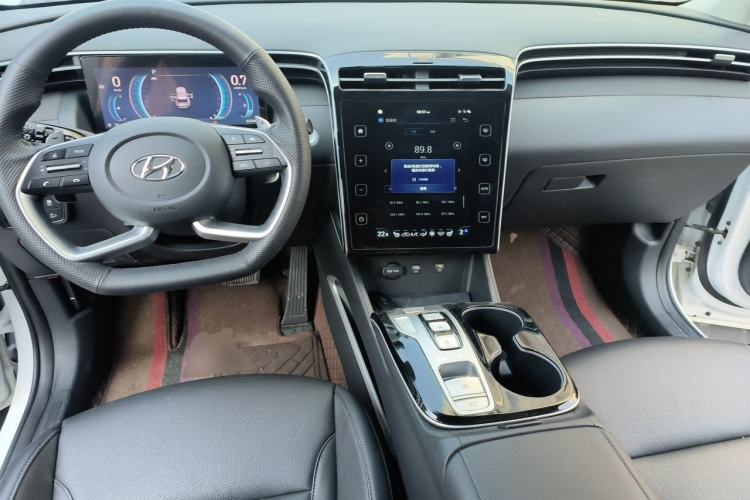 Used Hyundai Tucson 2023 Tucson L 1.5T Automatic Two-Wheel Drive LUX Prestige Edition Center Console
