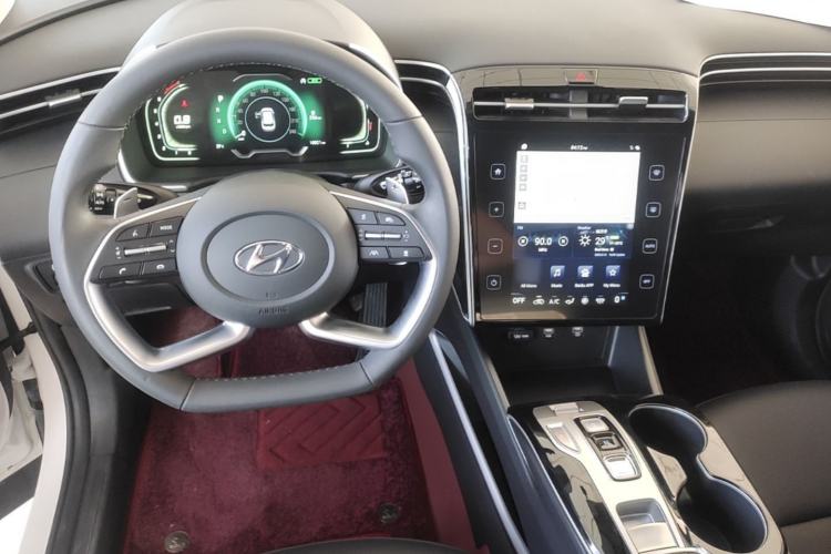 Used Hyundai Tucson 2023 Tucson L 1.5T Automatic Two-Wheel Drive DLX Luxury Edition Center Console