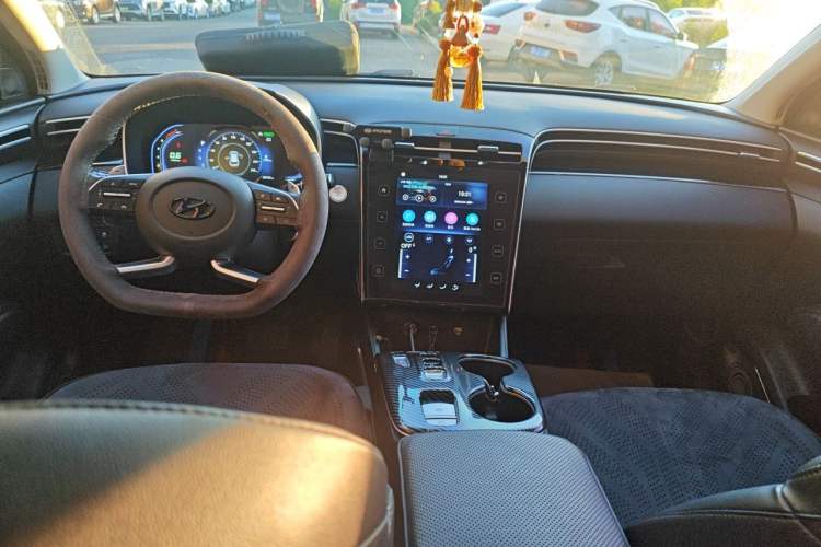 Used Hyundai Tucson 2023 Tucson L 1.5T Automatic Two-Wheel Drive GLX Elite Edition Center Console