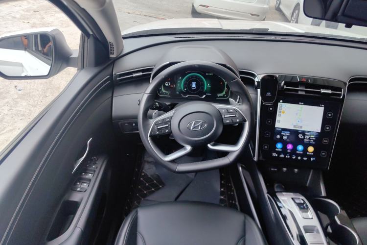 Used Hyundai Tucson 2023 Tucson L 1.5T Automatic Two-Wheel Drive DLX Luxury Edition Center Console