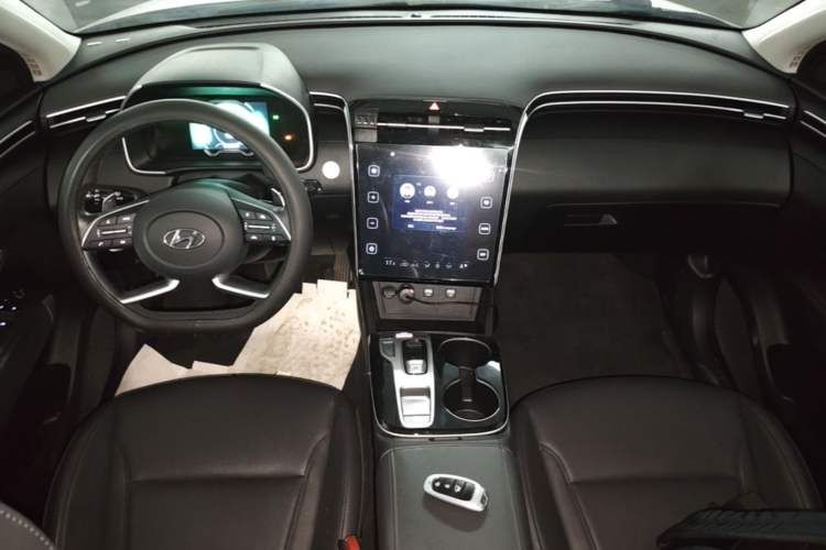 Used Hyundai Tucson 2023 Tucson L 1.5T Automatic Two-Wheel Drive DLX Luxury Edition Center Console