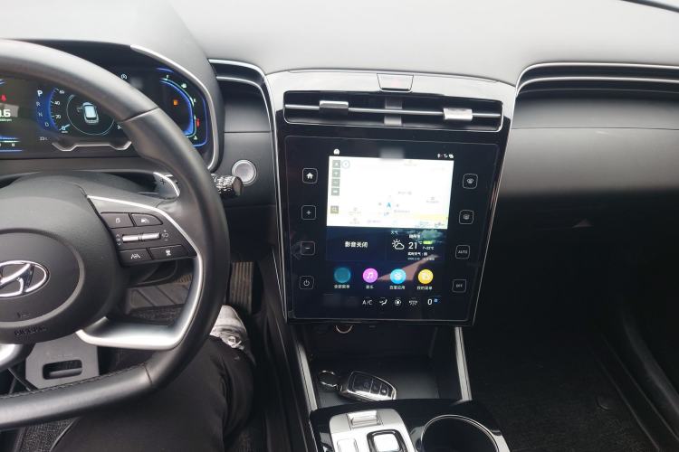 Used Hyundai Tucson 2023 Tucson L 1.5T Automatic Two-Wheel Drive DLX Luxury Edition Center Console
