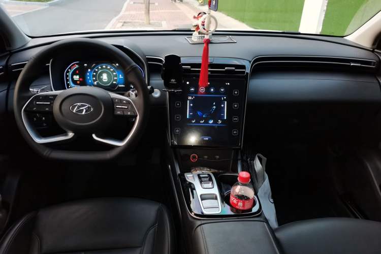 Used Hyundai Tucson 2023 Tucson L 1.5T Automatic Two-Wheel Drive DLX Luxury Edition Center Console