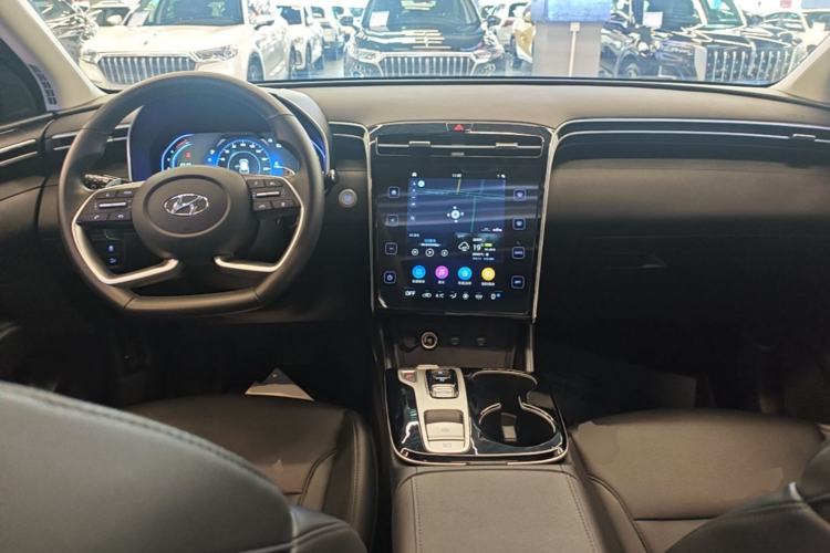 Used Hyundai Tucson 2023 Tucson L 1.5T Automatic Two-Wheel Drive DLX Luxury Edition Center Console