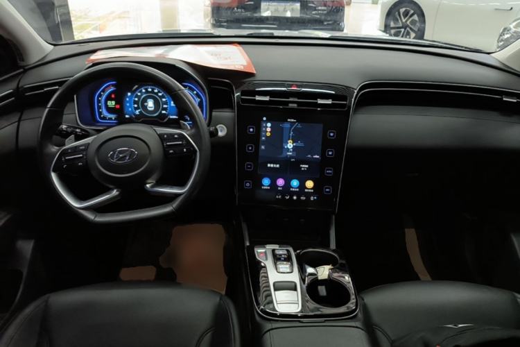 Used Hyundai Tucson 2023 Tucson L 1.5T Automatic Two-Wheel Drive DLX Luxury Edition Center Console