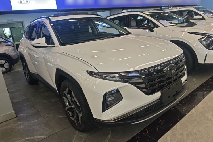 Used Hyundai Tucson 2023 Tucson L 1.5T Automatic Two-Wheel Drive DLX Luxury Edition Front Right 45 Deg