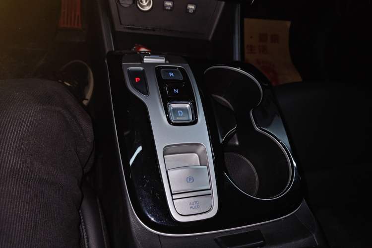Used Hyundai Tucson 2023 Tucson L 1.5T Automatic Two-Wheel Drive DLX Luxury Edition Gear Lever