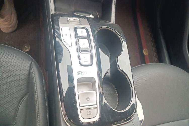 Used Hyundai Tucson 2023 Tucson L 1.5T Automatic Two-Wheel Drive LUX Prestige Edition Gear Lever