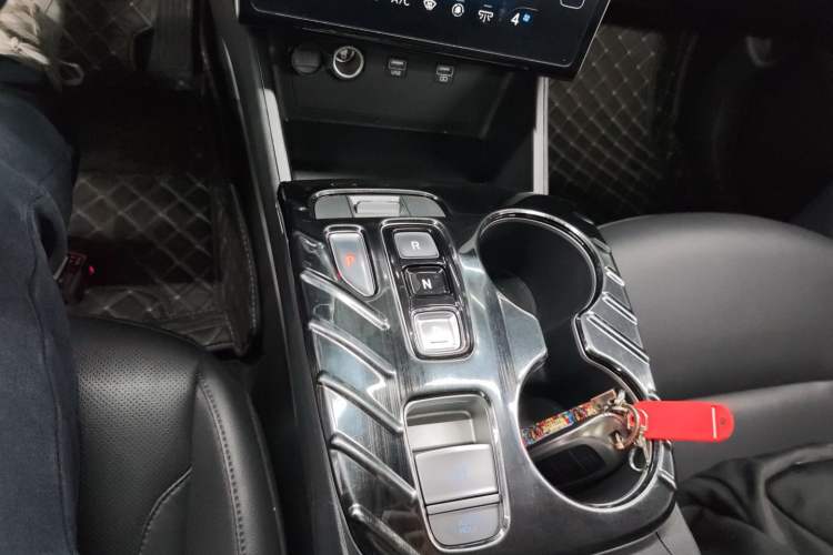 Used Hyundai Tucson 2023 Tucson L 1.5T Automatic Two-Wheel Drive DLX Luxury Edition Gear Lever
