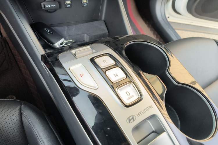 Used Hyundai Tucson 2023 Tucson L 1.5T Automatic Two-Wheel Drive LUX Prestige Edition Gear Lever