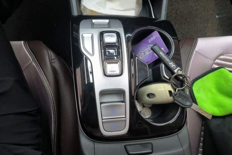 Used Hyundai Tucson 2023 Tucson L 1.5T Automatic Two-Wheel Drive GLX Elite Edition Gear Lever