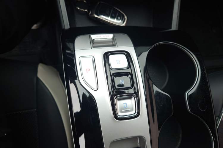 Used Hyundai Tucson 2023 Tucson L 1.5T Automatic Two-Wheel Drive DLX Luxury Edition Gear Lever