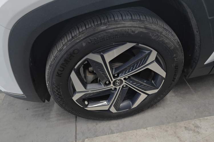 Used Hyundai Tucson 2023 Tucson L 1.5T Automatic Two-Wheel Drive DLX Luxury Edition Left Front Wheel Hub