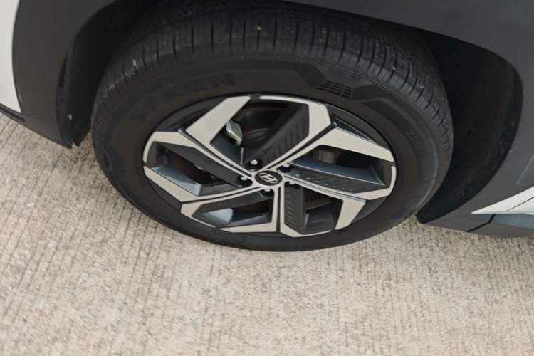 Used Hyundai Tucson 2023 Tucson L 1.5T Automatic Two-Wheel Drive DLX Luxury Edition Left Front Wheel Hub