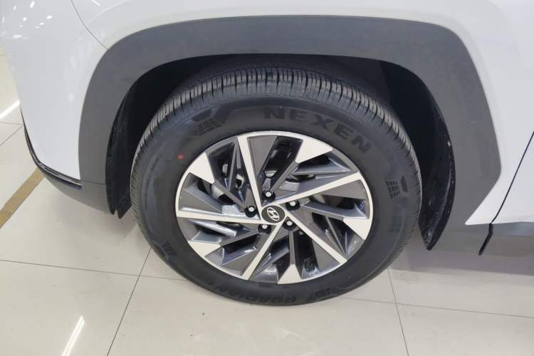 Used Hyundai Tucson 2023 Tucson L 1.5T Automatic Two-Wheel Drive GLX Elite Edition Left Front Wheel Hub