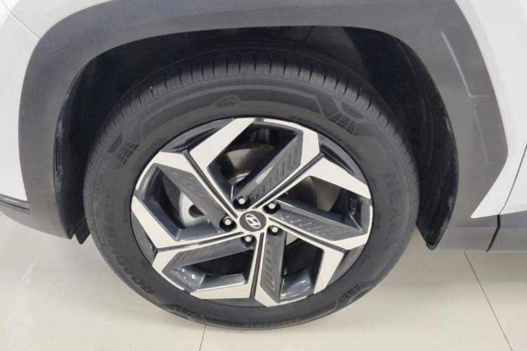 Used Hyundai Tucson 2023 Tucson L 1.5T Automatic Two-Wheel Drive DLX Luxury Edition Left Front Wheel Hub