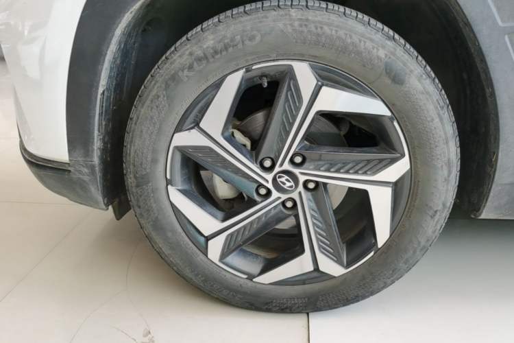 Used Hyundai Tucson 2023 Tucson L 1.5T Automatic Two-Wheel Drive DLX Luxury Edition Left Front Wheel Hub