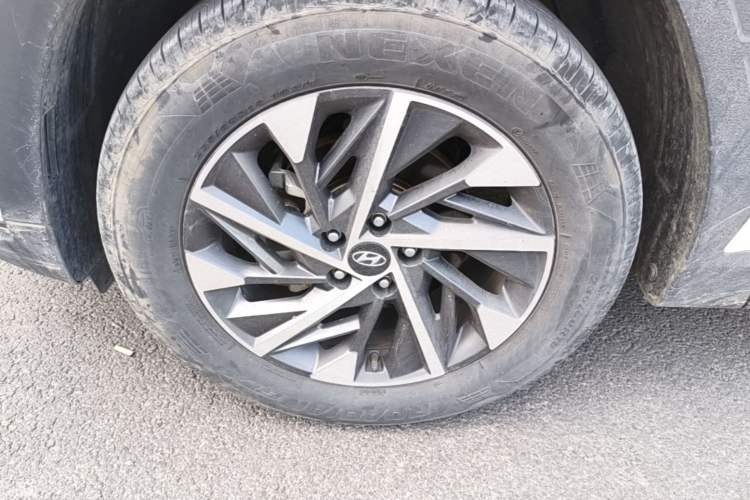 Used Hyundai Tucson 2023 Tucson L 1.5T Automatic Two-Wheel Drive GLX Elite Edition Left Front Wheel Hub