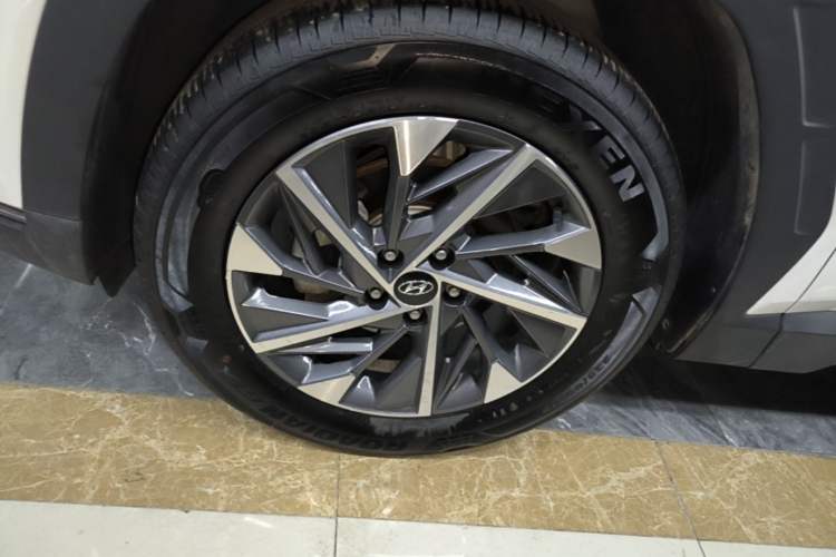 Used Hyundai Tucson 2023 Tucson L 1.5T Automatic Two-Wheel Drive GLX Elite Edition Left Front Wheel Hub