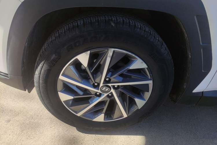 Used Hyundai Tucson 2023 Tucson L 1.5T Automatic Two-Wheel Drive GLX Elite Edition Left Front Wheel Hub