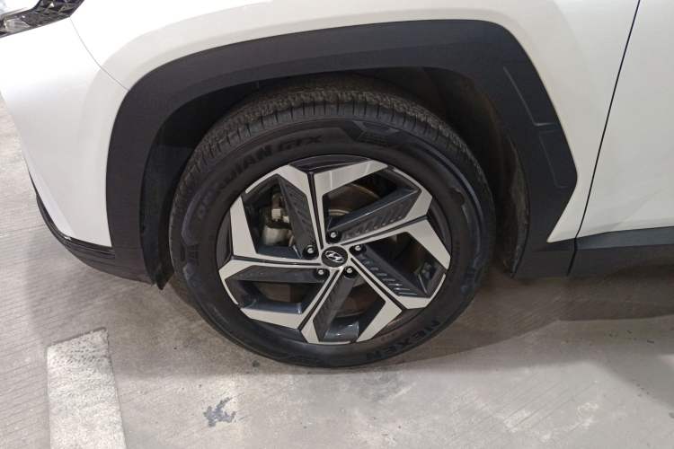 Used Hyundai Tucson 2023 Tucson L 1.5T Automatic Two-Wheel Drive DLX Luxury Edition Left Front Wheel Hub