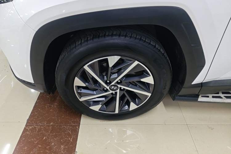 Used Hyundai Tucson 2023 Tucson L 1.5T Automatic Two-Wheel Drive GLX Elite Edition Left Front Wheel Hub