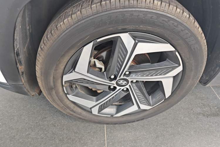 Used Hyundai Tucson 2023 Tucson L 1.5T Automatic Two-Wheel Drive DLX Luxury Edition Left Front Wheel Hub