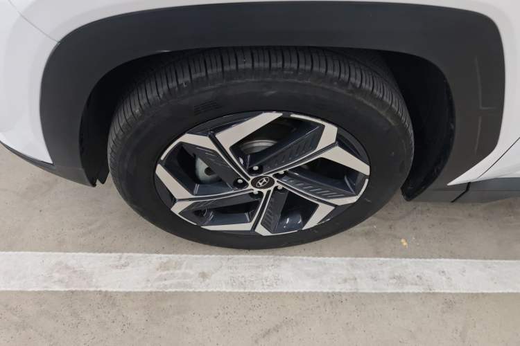 Used Hyundai Tucson 2023 Tucson L 1.5T Automatic Two-Wheel Drive DLX Luxury Edition Left Front Wheel Hub