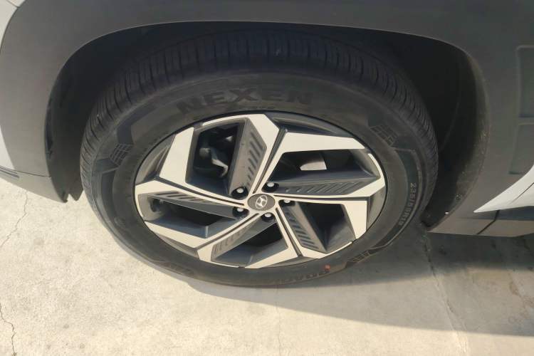 Used Hyundai Tucson 2023 Tucson L 1.5T Automatic Two-Wheel Drive DLX Luxury Edition Left Front Wheel Hub