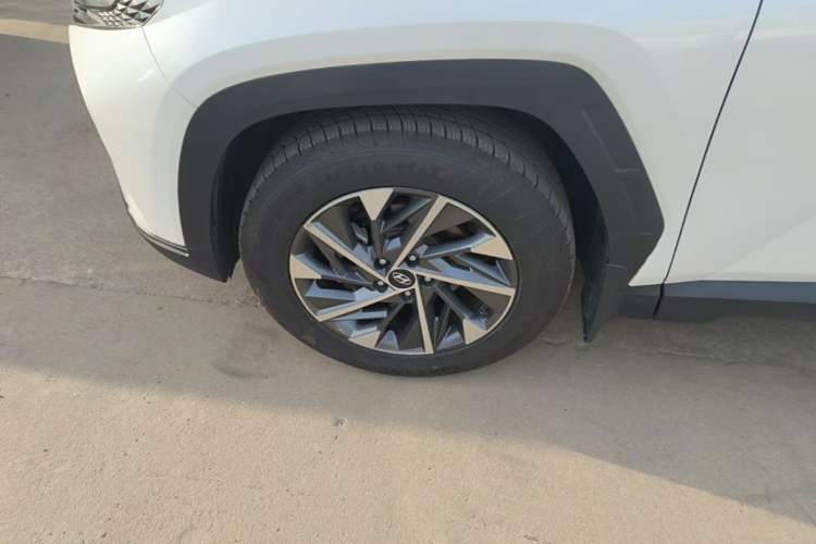 Used Hyundai Tucson 2023 Tucson L 1.5T Automatic Two-Wheel Drive GLX Elite Edition Left Front Wheel Hub