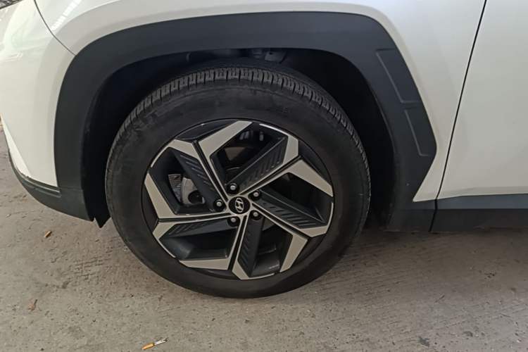 Used Hyundai Tucson 2023 Tucson L 1.5T Automatic Two-Wheel Drive DLX Luxury Edition Left Front Wheel Hub