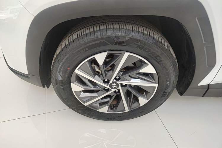 Used Hyundai Tucson 2023 Tucson L 1.5T Automatic Two-Wheel Drive GLX Elite Edition Left Front Wheel Hub