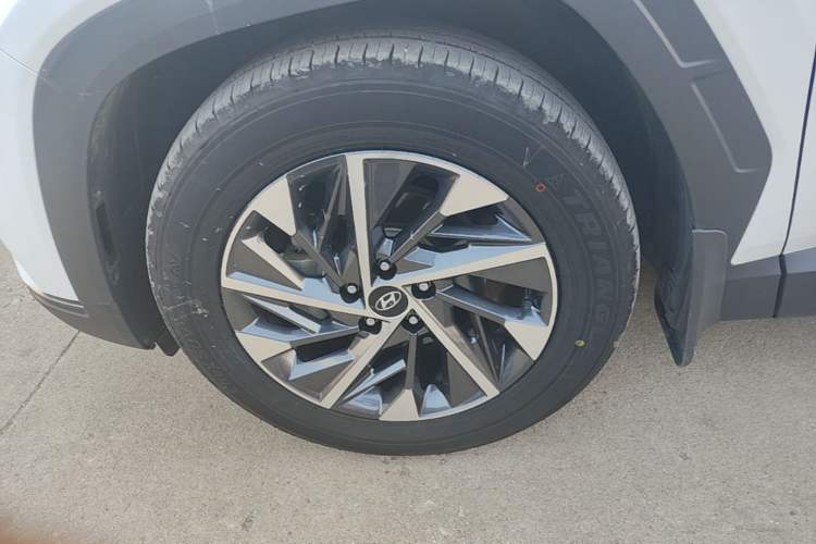 Used Hyundai Tucson 2023 Tucson L 1.5T Automatic Two-Wheel Drive GLX Elite Edition Left Front Wheel Hub
