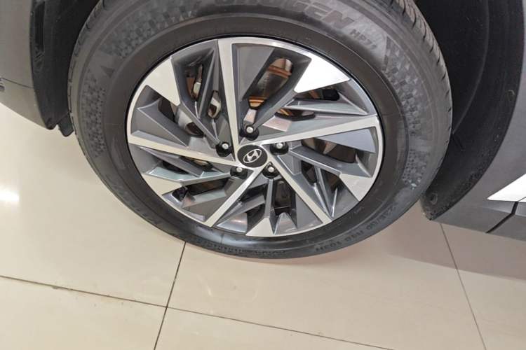Used Hyundai Tucson 2023 Tucson L 1.5T Automatic Two-Wheel Drive GLX Elite Edition Left Front Wheel Hub