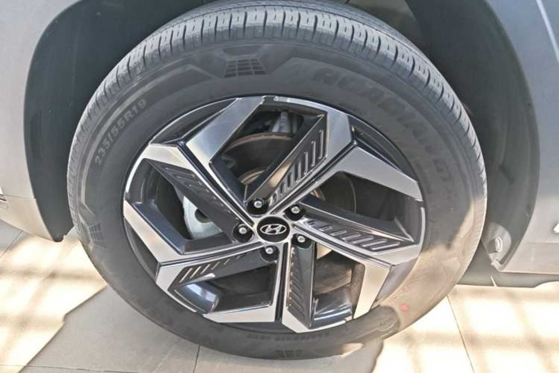 Used Hyundai Tucson 2023 Tucson L 1.5T Automatic Two-Wheel Drive DLX Luxury Edition Left Front Wheel Hub